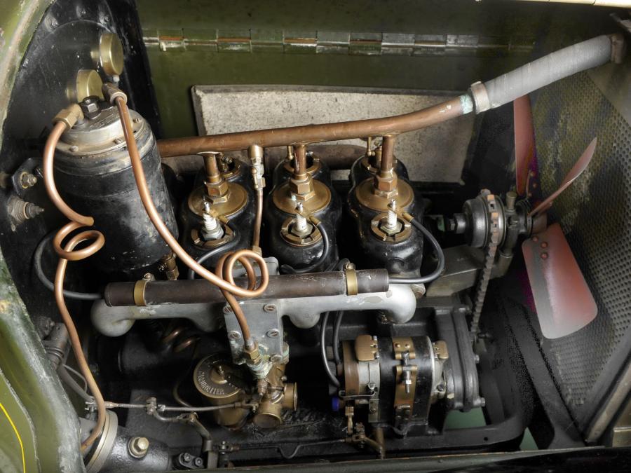Моторный отсек Austin 10 HP 1911 года  (фото 3 из 3)